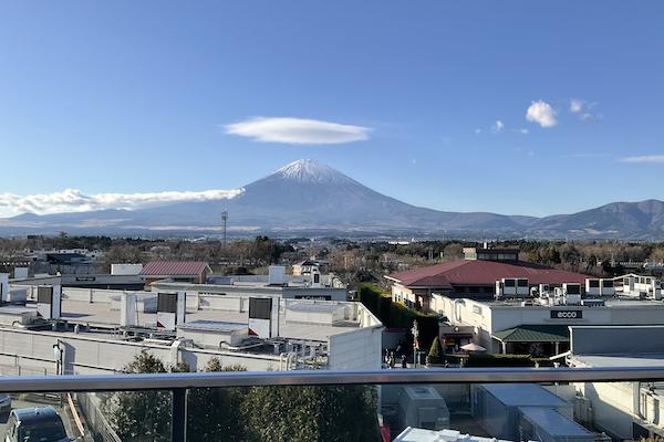 アウトレットから見える富士山