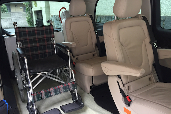 Standard wheelchair and two captain seats