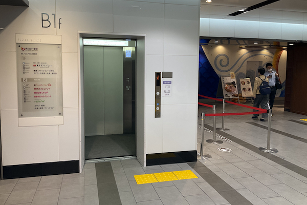 東京駅一番街エレベーター